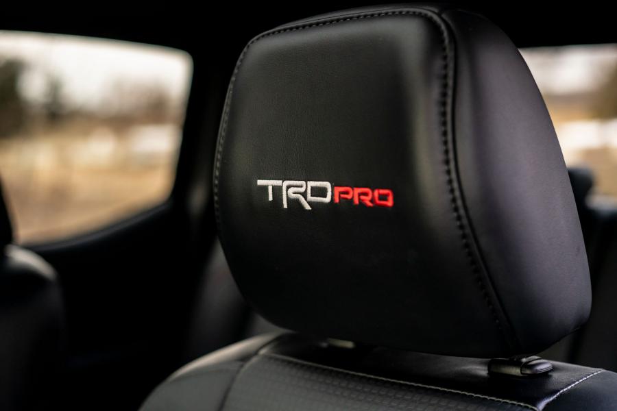 Детали интерьера Toyota Tacoma TRD Pro Double Cab 2019 года  (фото 33 из 60)